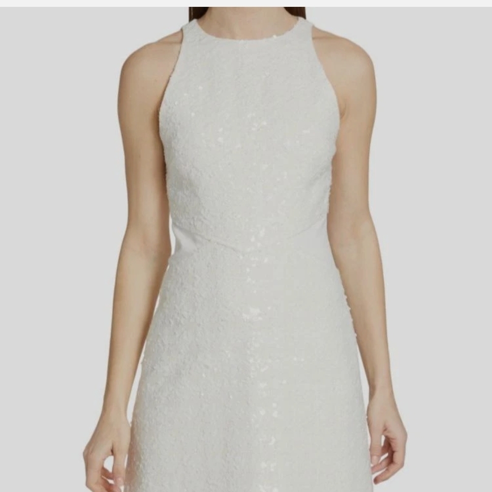 Elegant White Sleeveless Dress